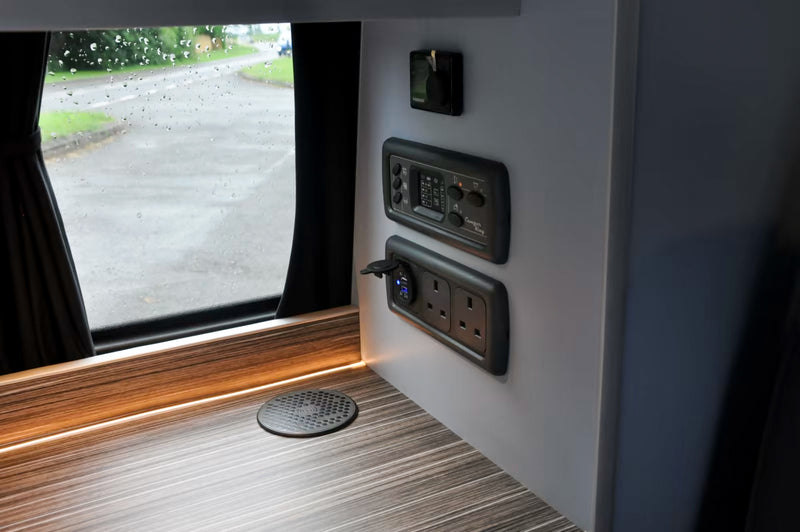 ROKK Caricabatterie wireless da incasso 12-24V