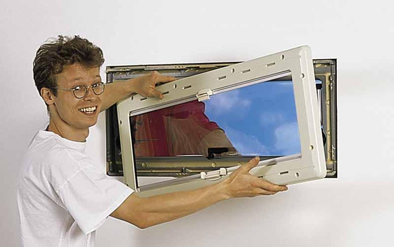 Dometic Seitz S4 - Finestra a compasso per camper e van - oscurante e zanzariera integrati - 700x600mm